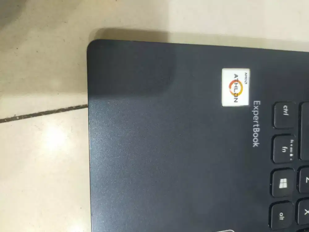 Asus expertbook p1410cda
Amd athlon 3050u 4gb 128gb 
Klengkpn unit cas