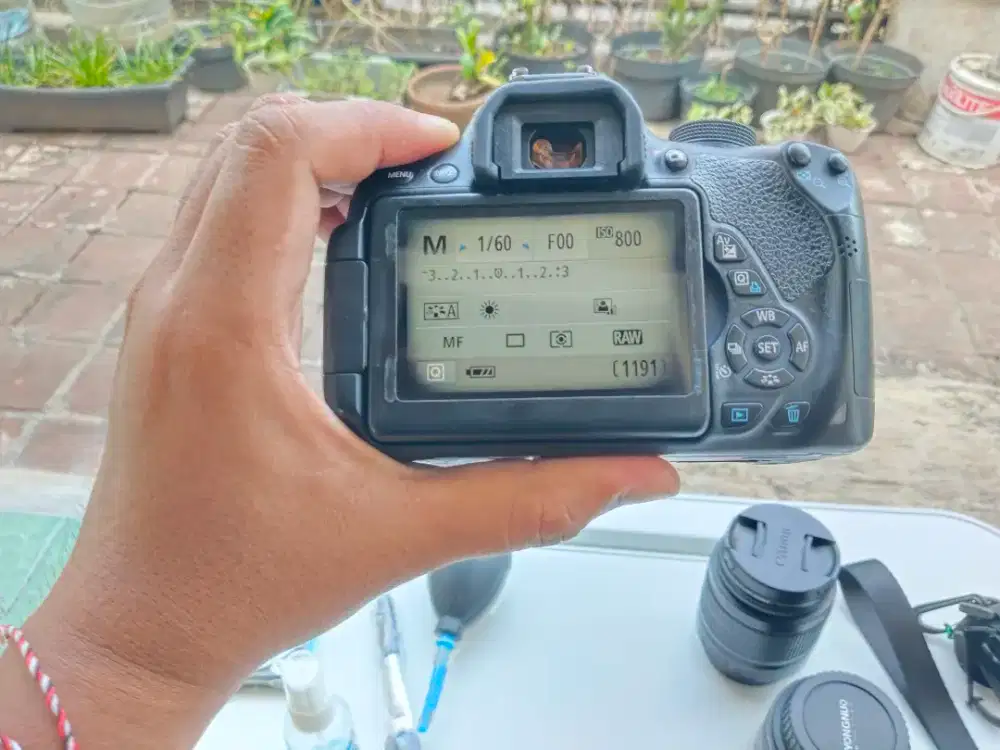 Canon EOS 700D + Lensa Kit + Lensa Fix Yongnuo 50mm