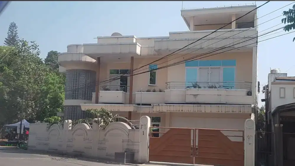 RUMAH UNTUK BISNIS / SHOWROOM