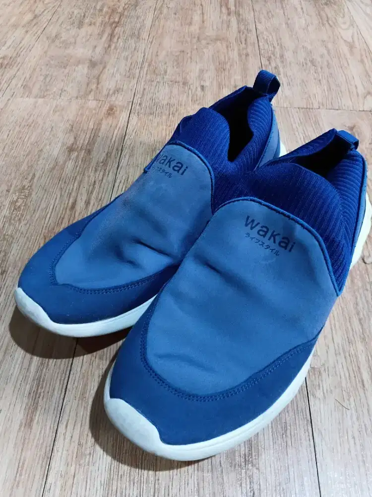 Dijual sepatu wakai size 45 biru ori