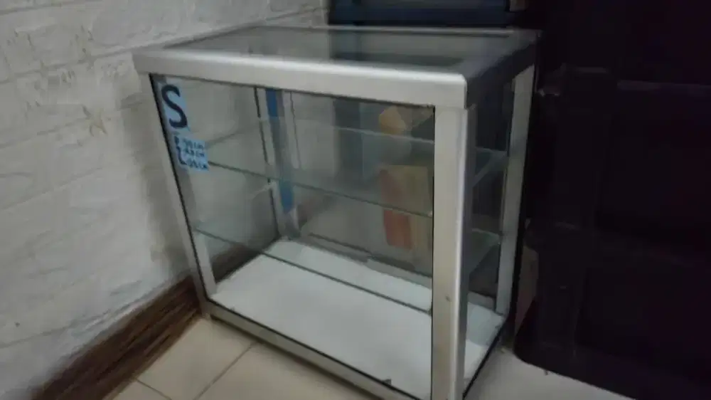 Jual Etalase rokok kondisi bekas, Lok Pondok cabe, Tangsel