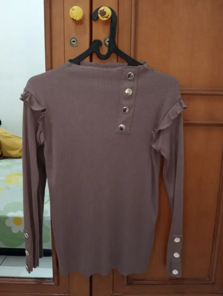 PRELOVED Blouse rajut