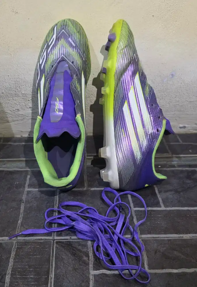 Sepatu soccer adidas size 44