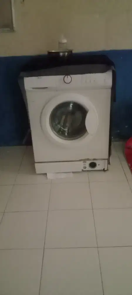 Mesin cuci front loading midea