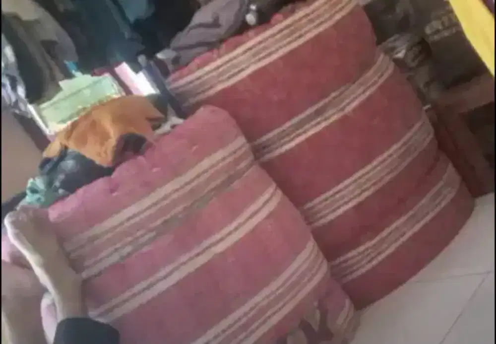 Judul Iklan: Jual cepat Kasur  second Kapuk tebal dam empuk