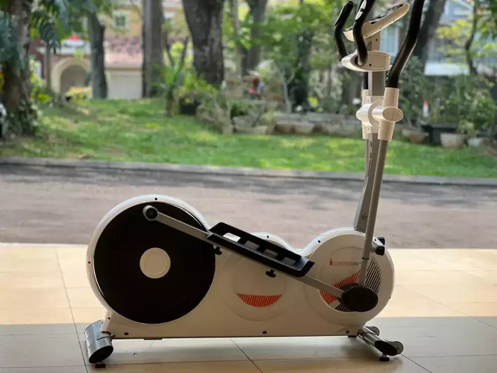 Sepeda statis Gym i concept BH fitness type 2526