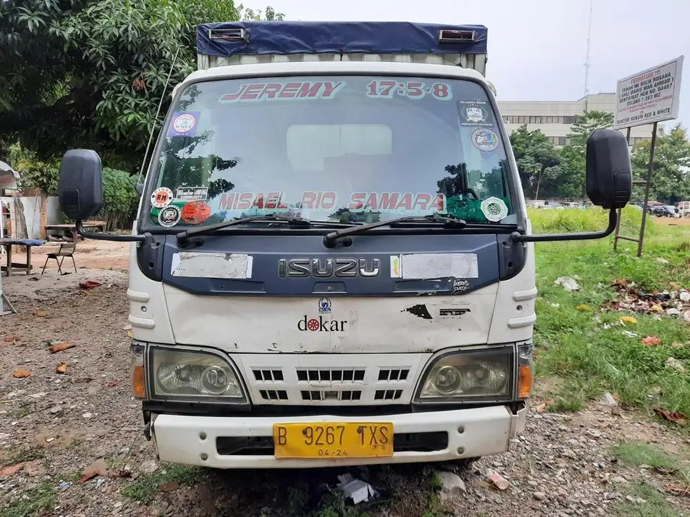 Truk Isuzu Elf NKR 55 Double Engkel (Ban 6) Box Besi 2014
