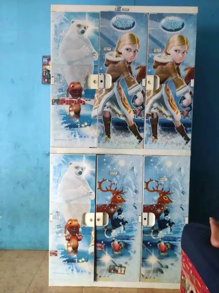 Lemari pakaian plastik