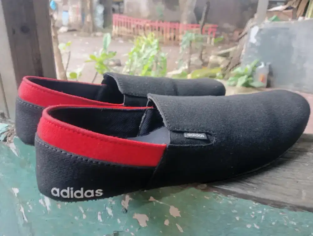 Sepatu Adidas slop