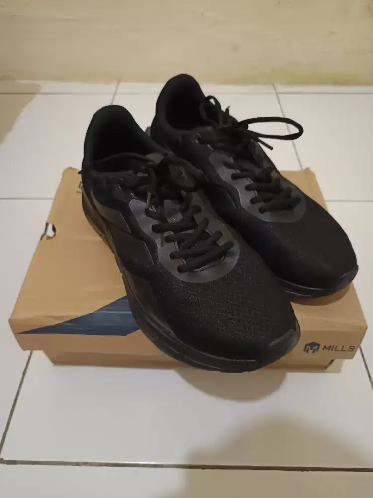 Sepatu Running Mills Original Treximo Vision All Black