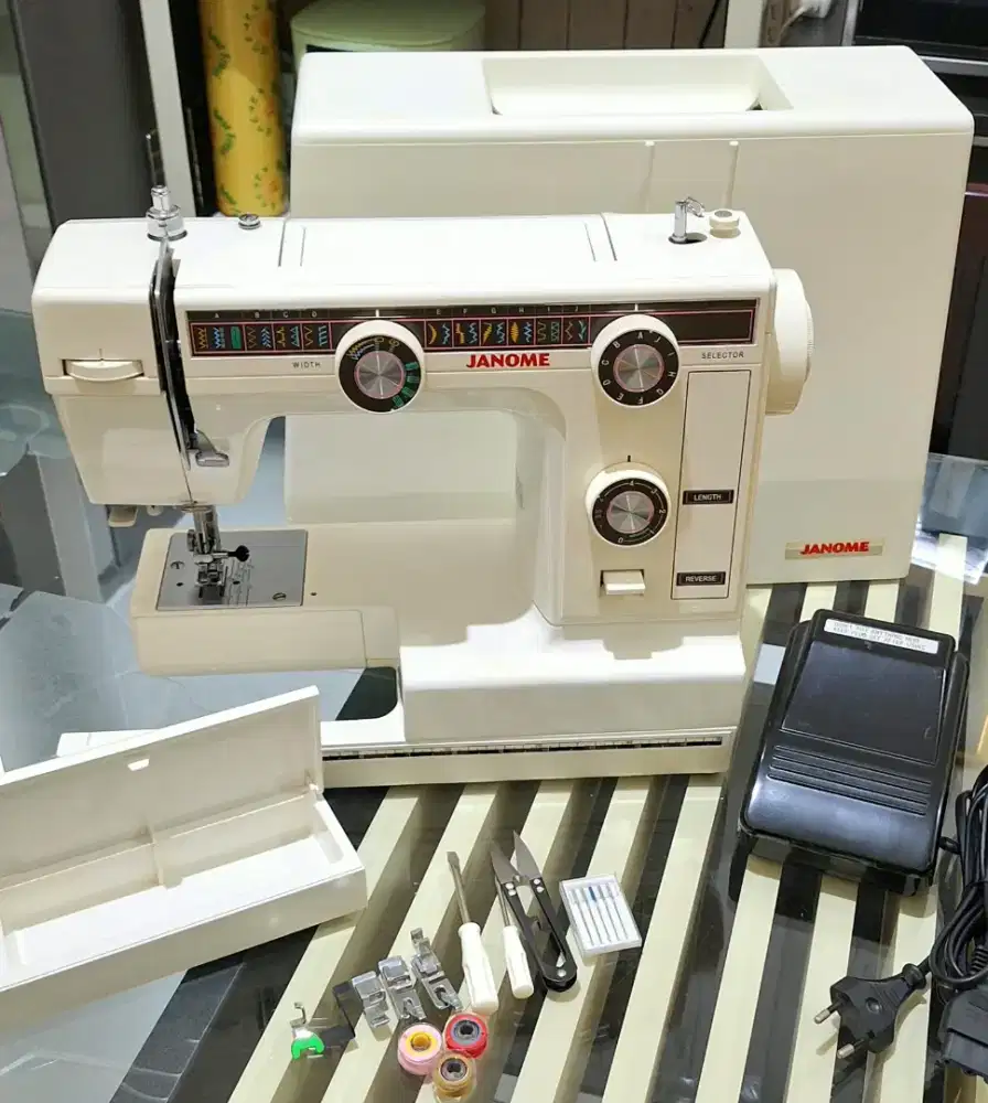 Mesin Jahit Portable Janome 380