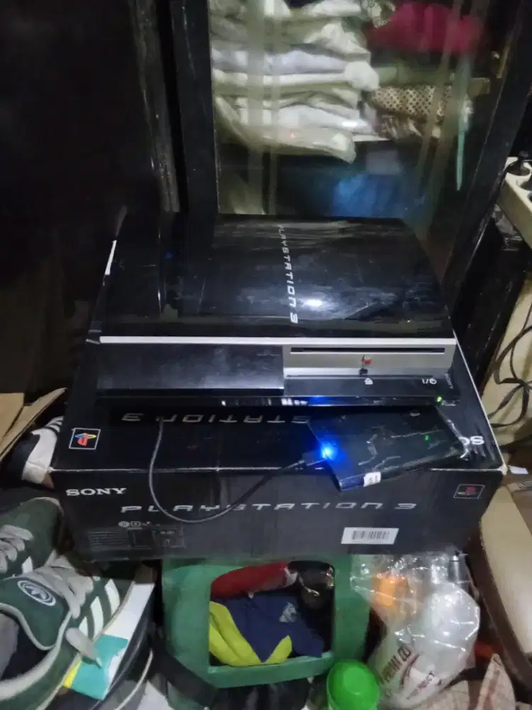 Di jual PS. 3 kondisi masih bagus stik baru ada 2 HDD dlm 160gb