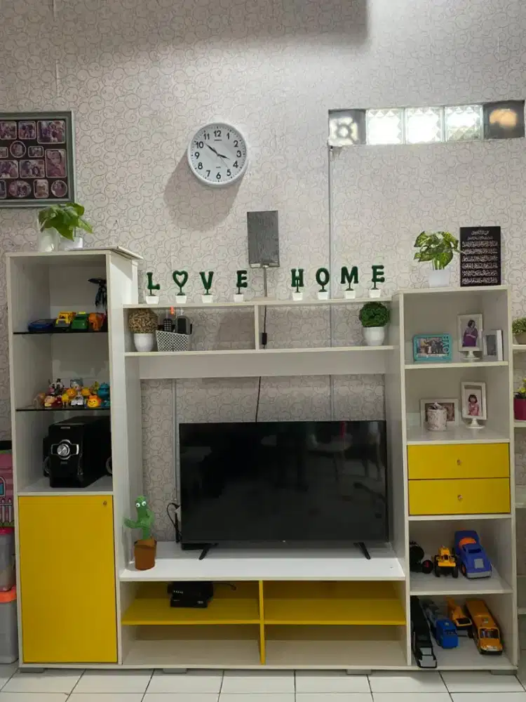 LEMARI RAK RUANG TAMU