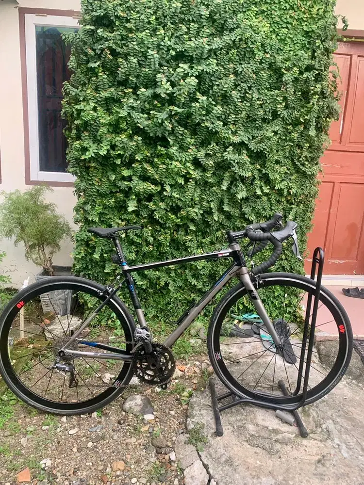 Roadbike Stratos Size M + Accessories