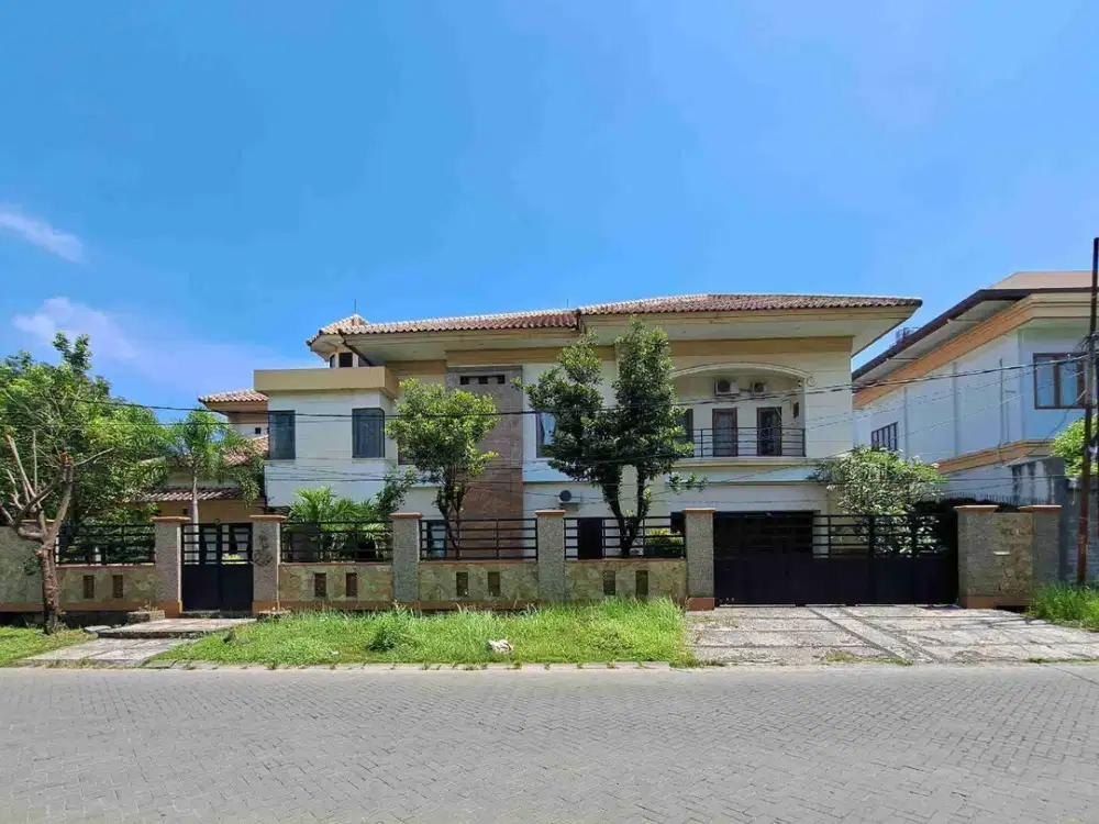 Rumah mewah Tanjung Bunga dekat Sekolah Dian Harapan