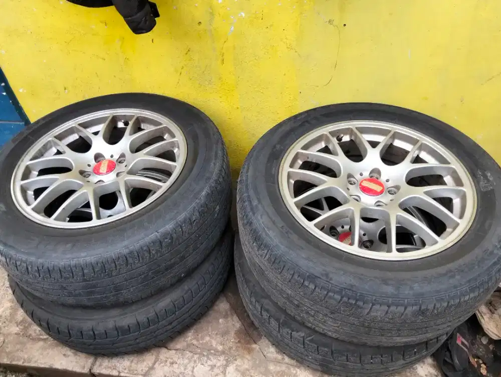 Jual aj dari pada ngga dipake  velg R18 5x114,3 mm.+ Ban 18/60/235