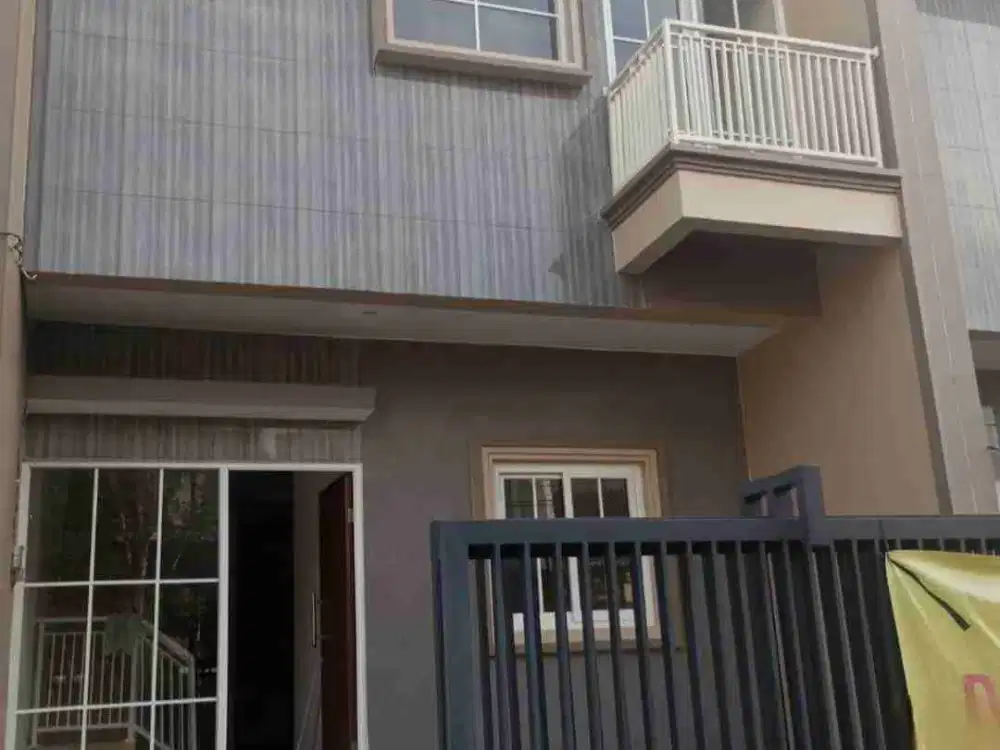 Dijual rumah baru 2 lantai di Mulyosari surabaya.semi furnished