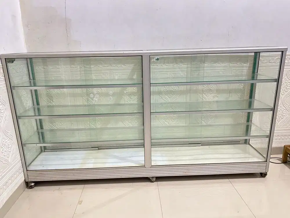 Etalase ukuran 2 meter