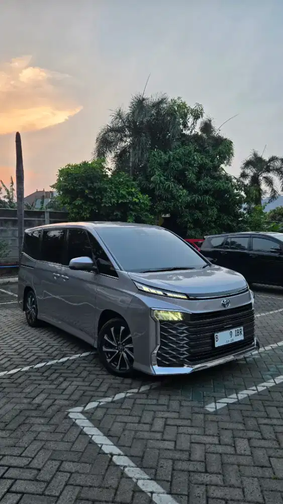 Toyota Voxy 2.0 AT TSS 2023 Mulus Tanpa Cela