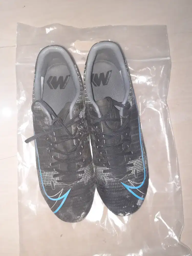 Nike Mercurial Vapor 14 Academy FG/MG', tersedia di Rp 700,000
