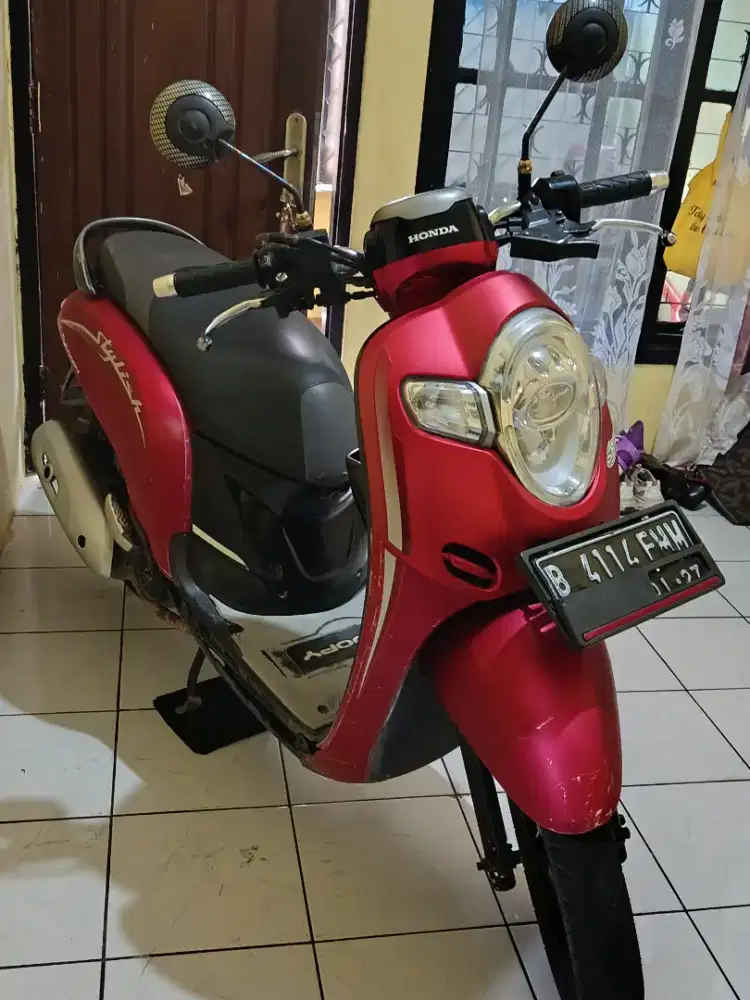 Scoopy 2017 merah