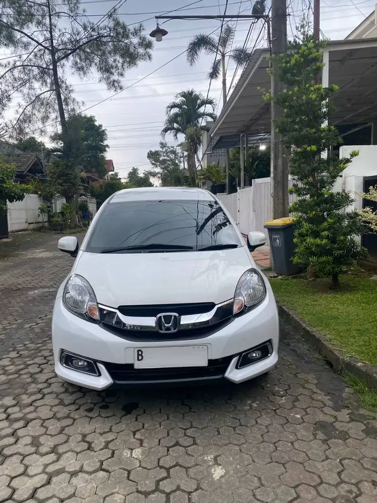 Honda mobillio E matic prestige th 2015 putih metalik