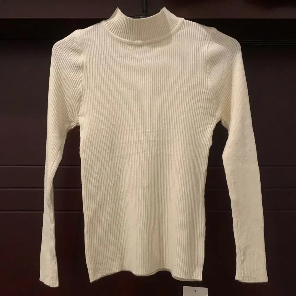 Bodyfit Longsleeve Knit - Offwhite | Manset Wanita