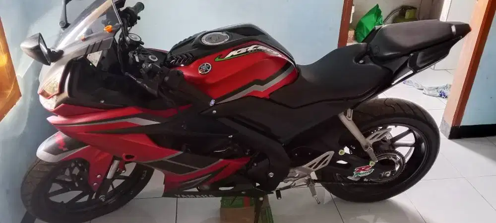 Yamaha R15 Tahun 2017 (Red)