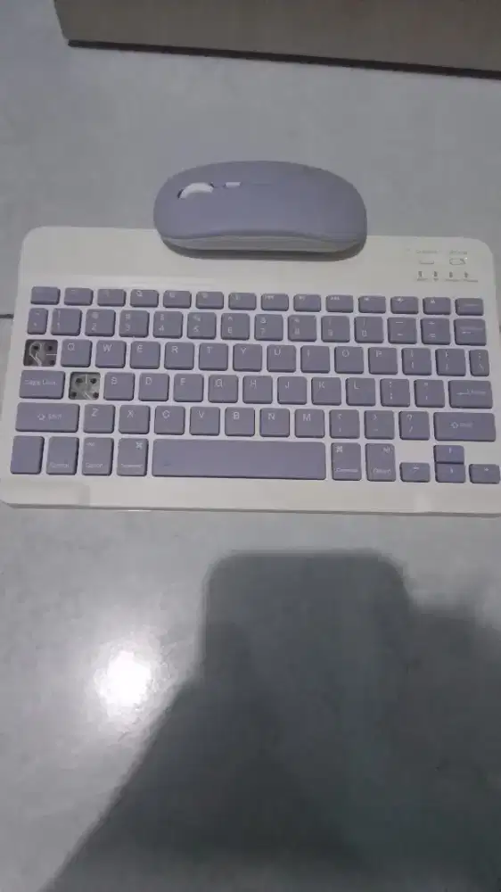 KEYBOARD BLUETOOTH MINUS DI FOTO