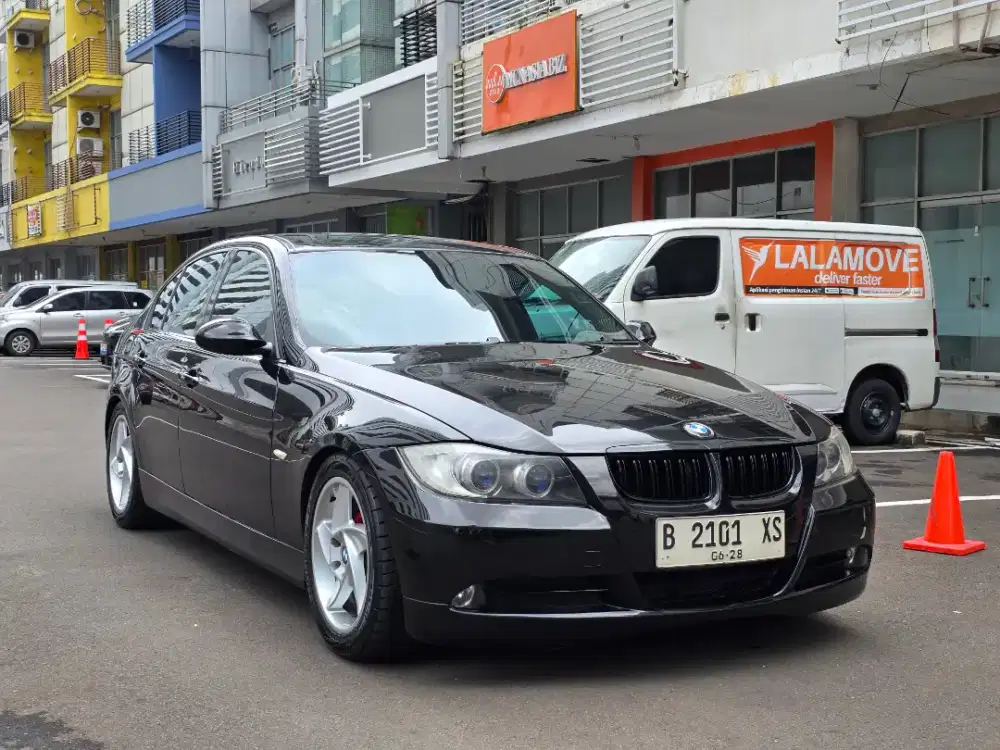 BMW E90 320i 2008 Warna HITAM Tahun 2008