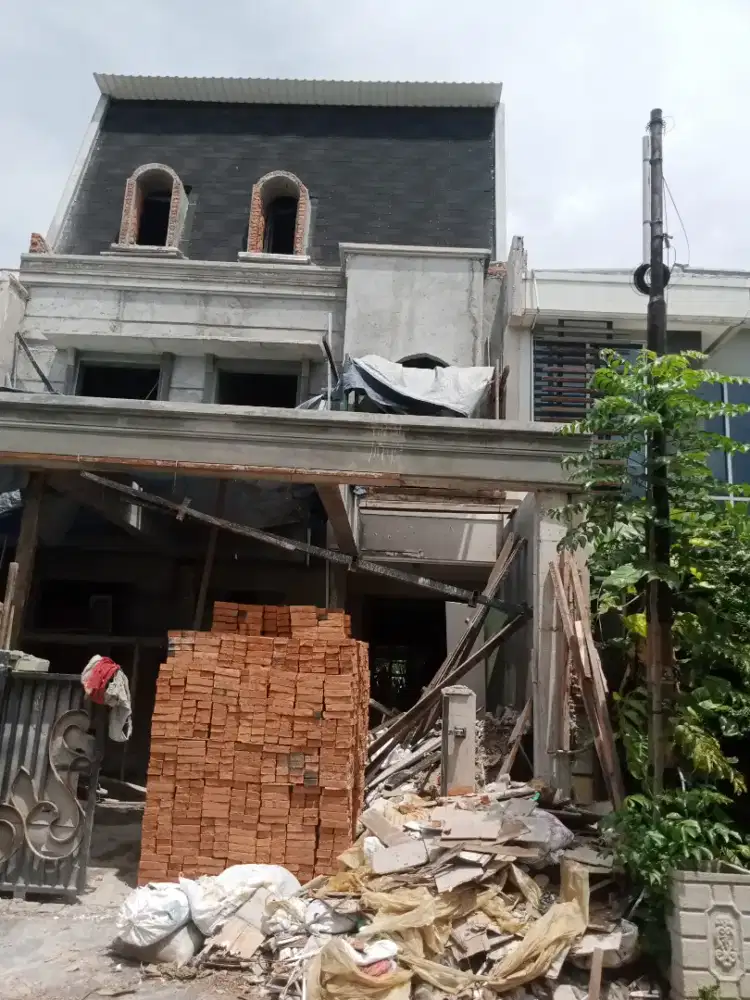 Tukang bangunan konstruksi