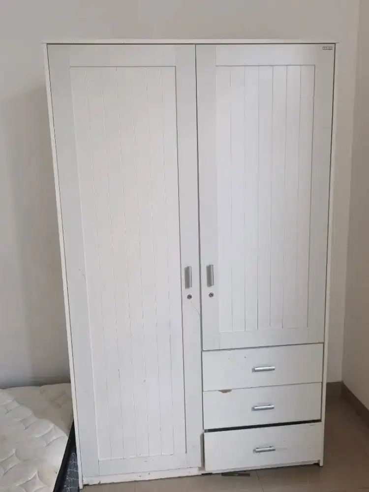 Lemari baju Informa 2 pintu second