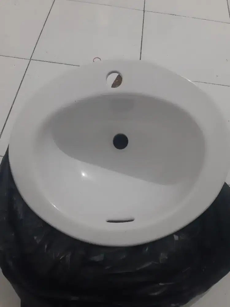 Wastafel kondisi baru