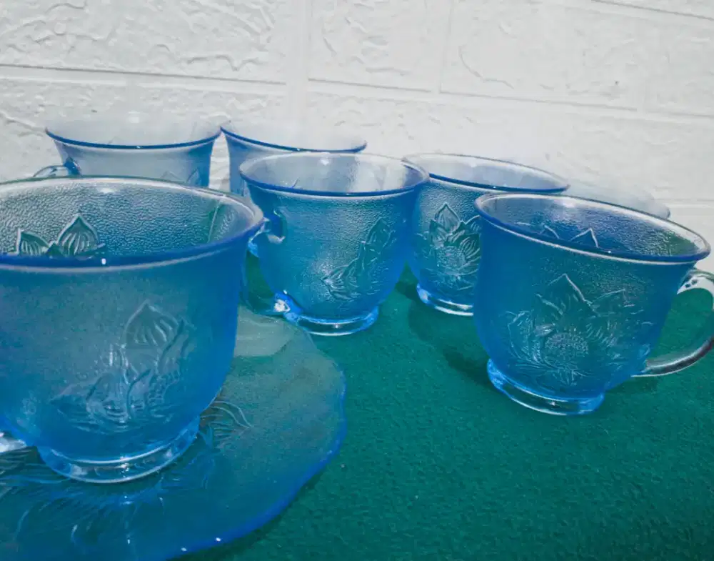 Set Gelas + Piring Kecil Biru