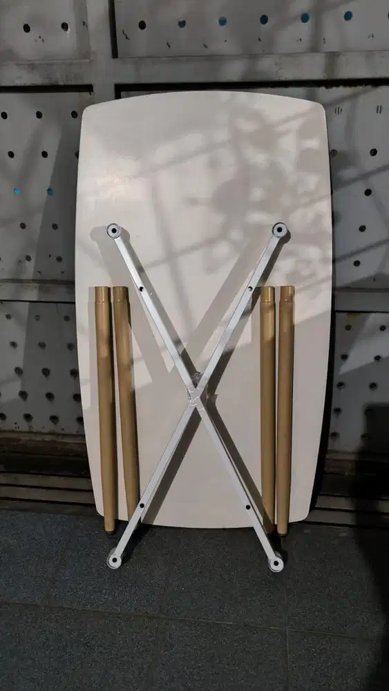 Meja Makan Set 4 Kursi