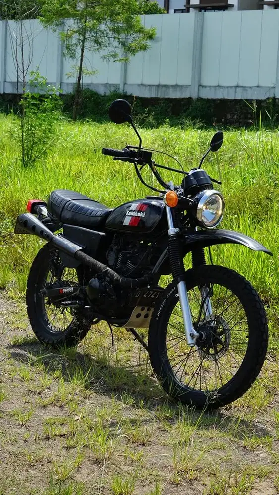 Kawasaki W175 TR SE Custom Tracker
