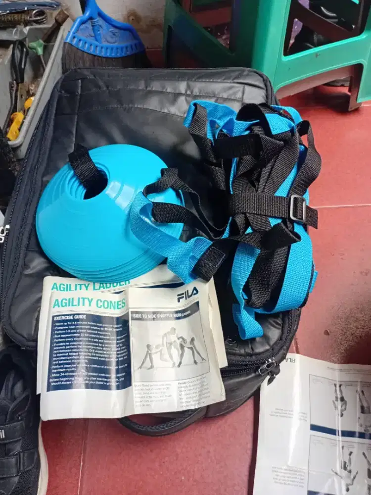 Perlengkapan olahraga FILA