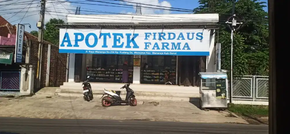 Tempat usaha dg lahan parkir yg luas