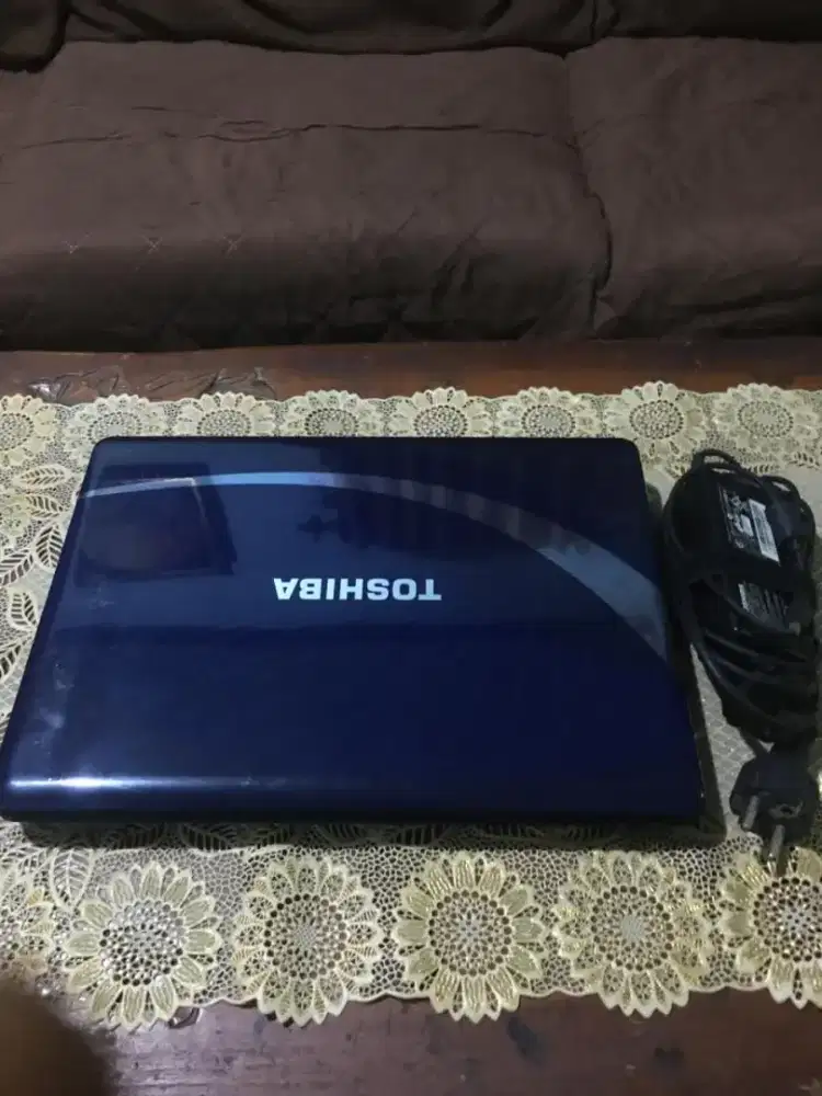 Laptop Toshiba casing gantian
