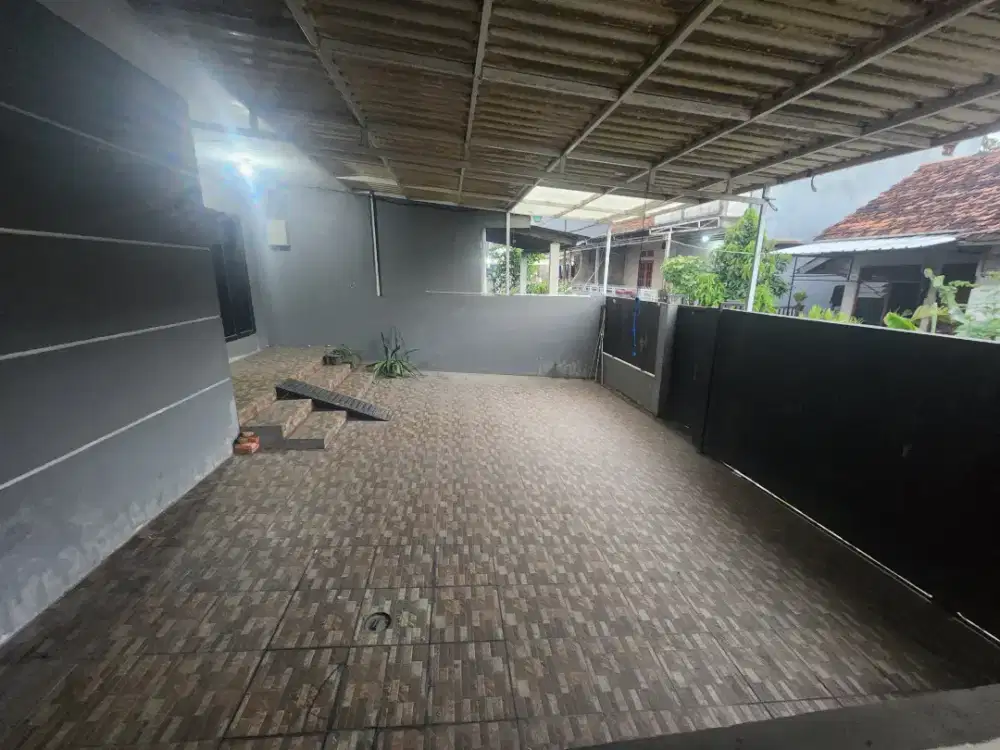 DIKONTRAKAN  RUMAH PER TAHUN 2 KT 1 KM