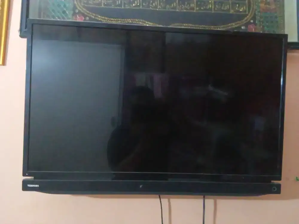 Bu jual aja TV LED Toshiba 32 inch analog lok bintara mahar 900 net
