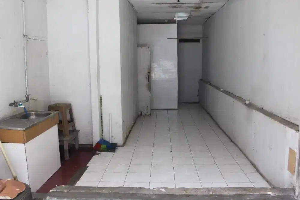 Disewakan Kios Strategis di Cipedes Tengah, Bandung – Ada Toilet!