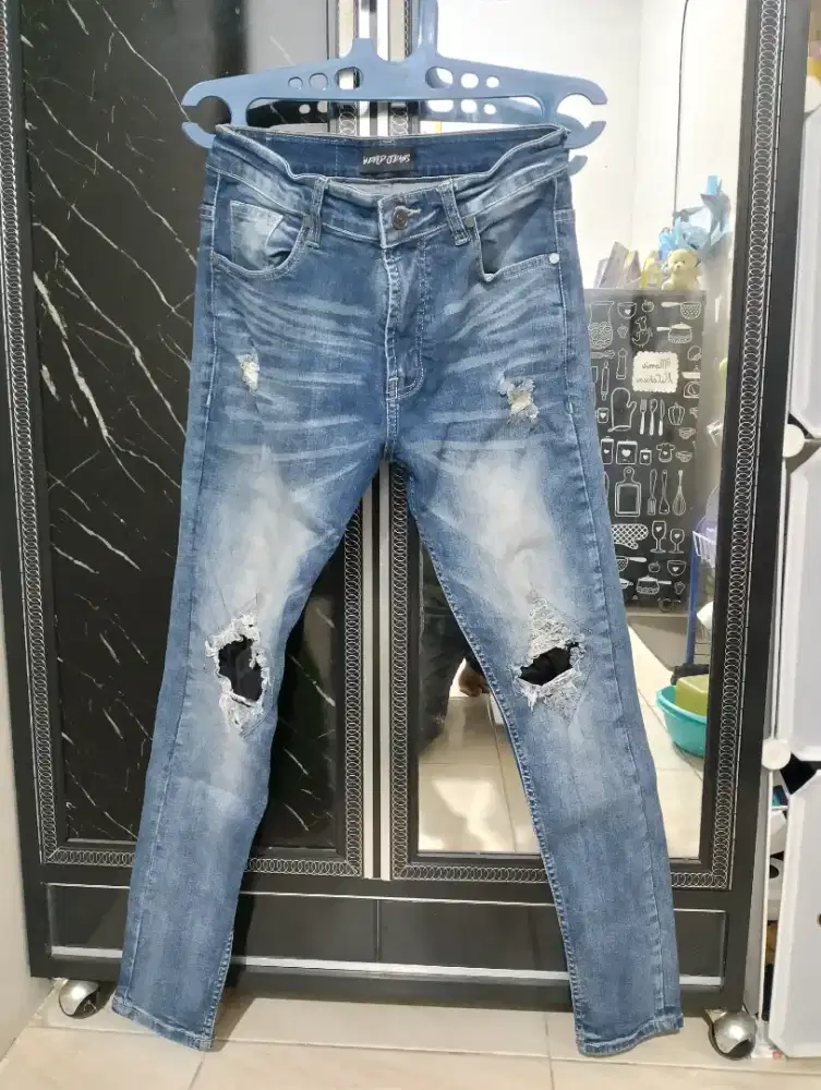 Celana jeans slimfit ripped