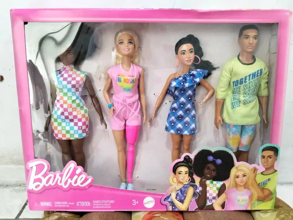 BONEKA BARBIE FASHIONISTAS FRIENDSHIP