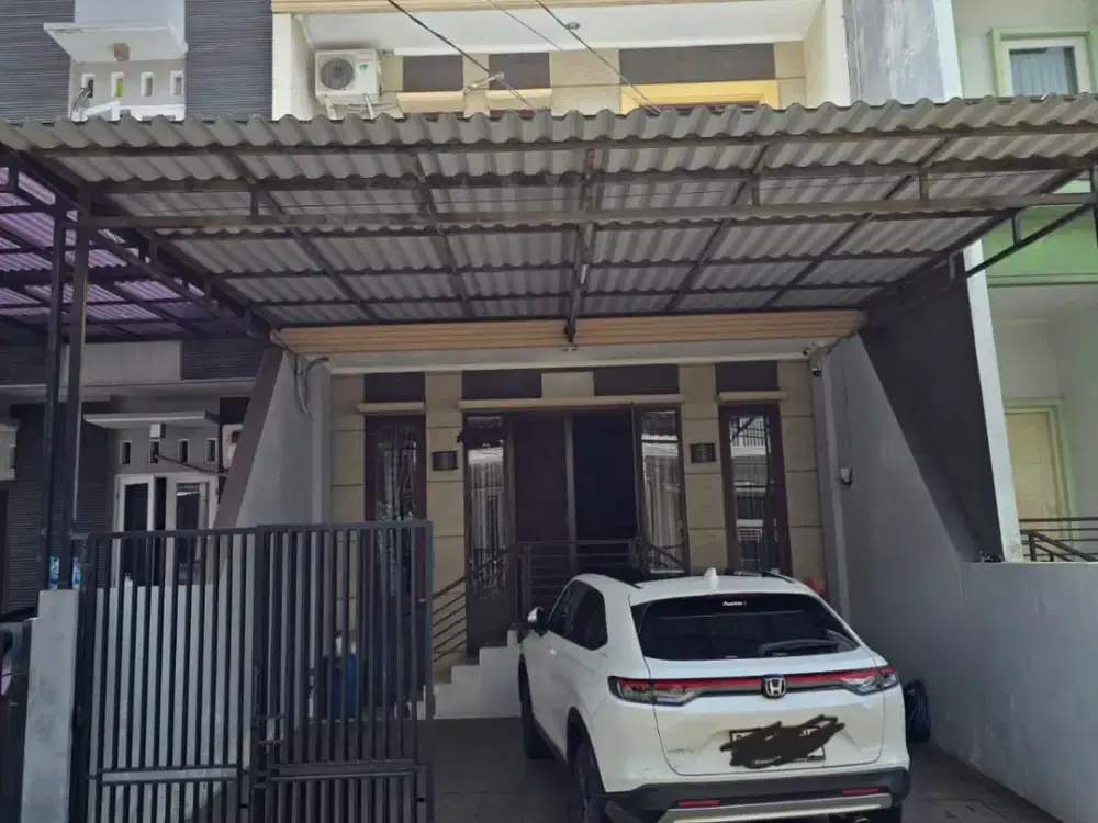 Jual Cepat! Rumah 2,5 Lantai Furnished di Hibrida Kelapa Gading – 3+1 KT, Carport 2 Mobil Harga 3.1M Nego!