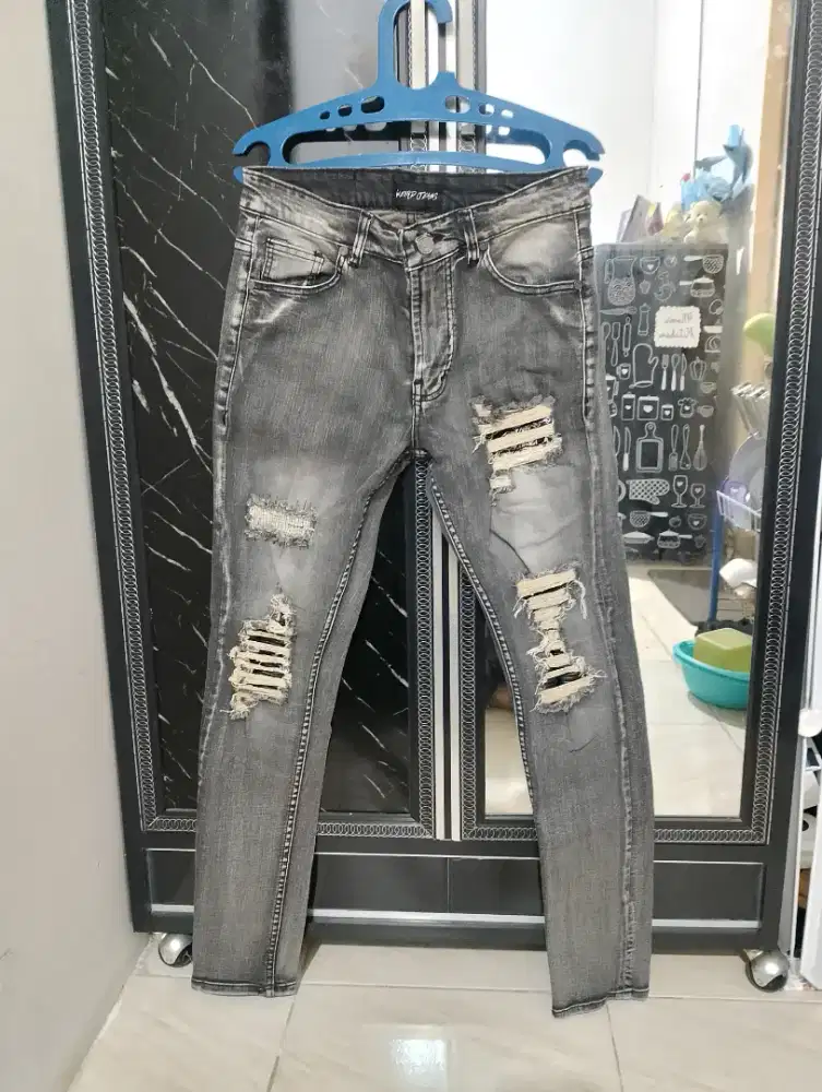 Celana Jeans slim fit