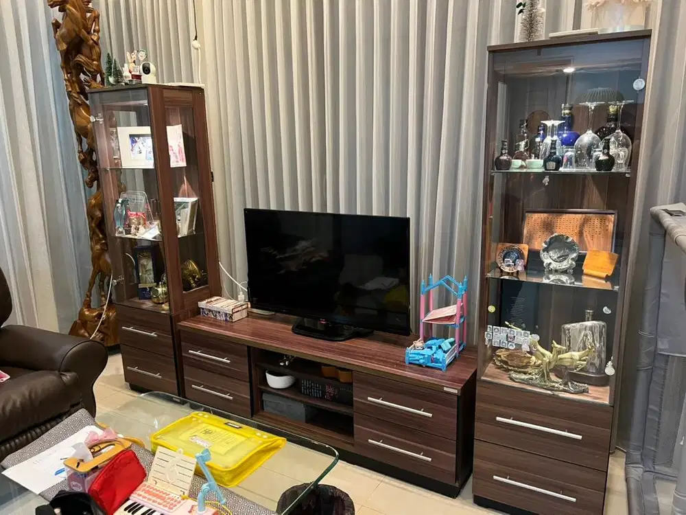 Meja TV + lemari dispay 2 unit