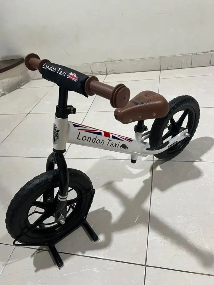Sepeda london taxi balancing bike