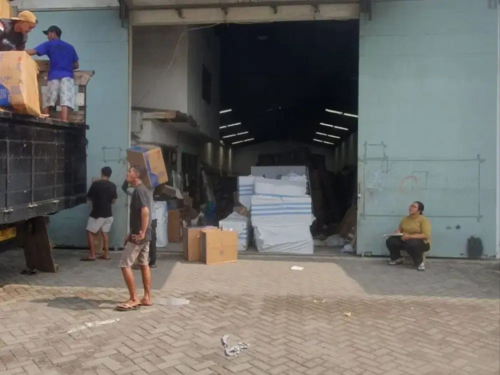 Gudang Margomulyo Permai Strategis