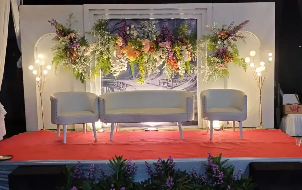 Sofa atau bangku taman penganten